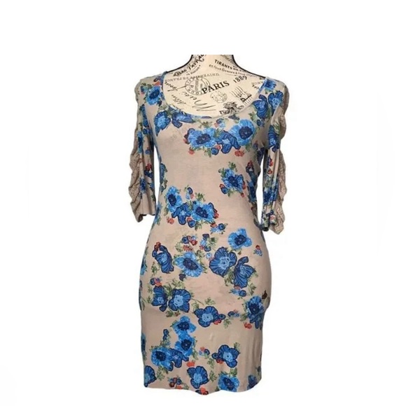 Free People Dresses & Skirts - Free People floral print lace sleeve dress
